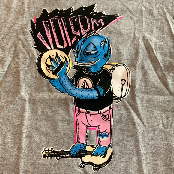 NWT Boys Volcom heather gray printed tee shirt. Size Medium (5). - Picture 4 of 6